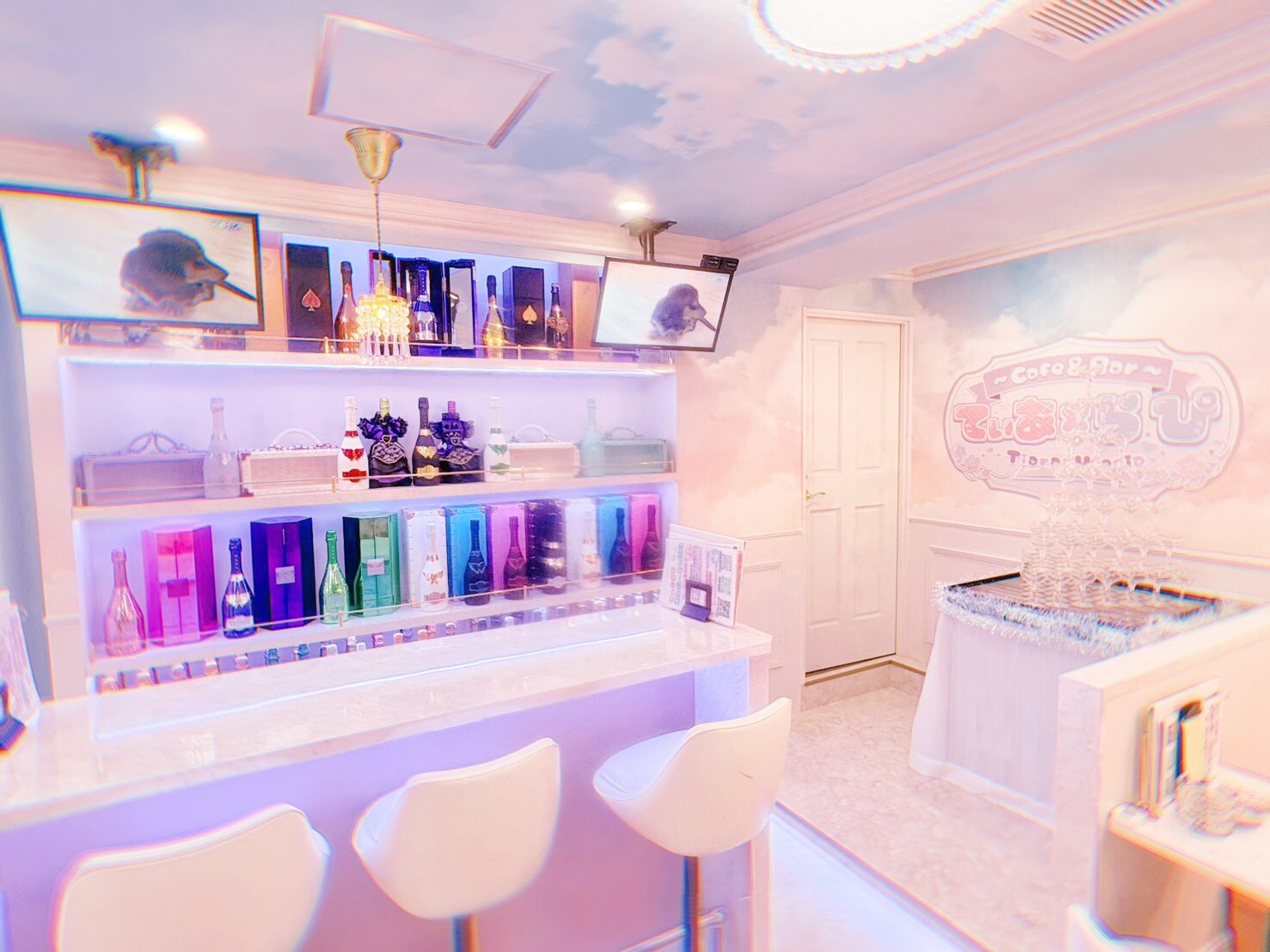 ＼💓8月🥂NEW OPEN💓／朝・昼・夜出勤OK😘✨未経験者も時給６０００円以上稼げます💕